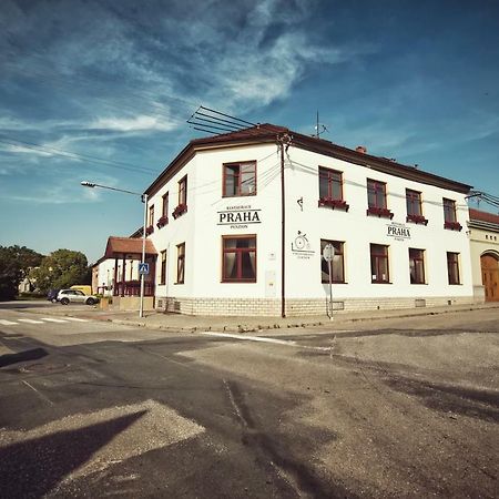 Restaurace A Penzion Praha Dolní Dunajovice Εξωτερικό φωτογραφία