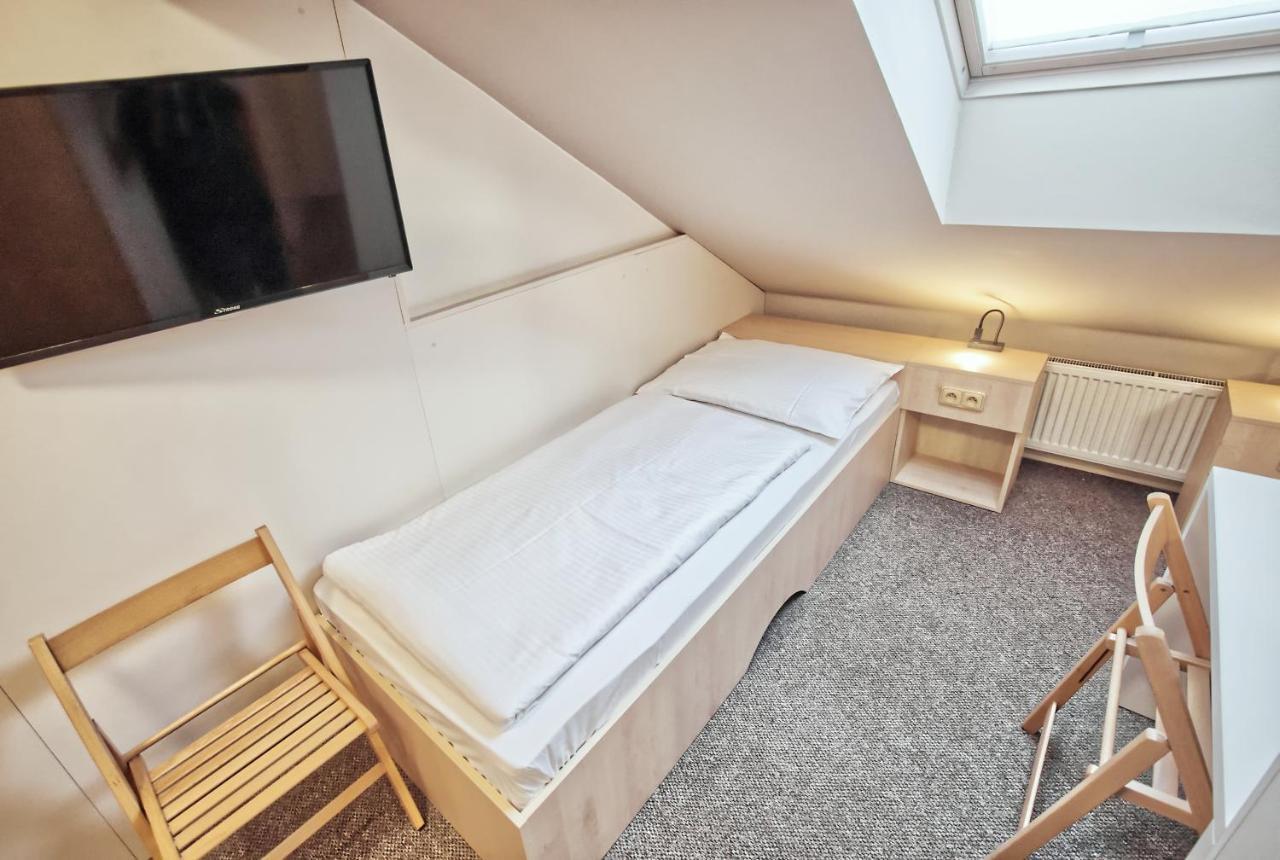 Restaurace A Penzion Praha Dolní Dunajovice Εξωτερικό φωτογραφία