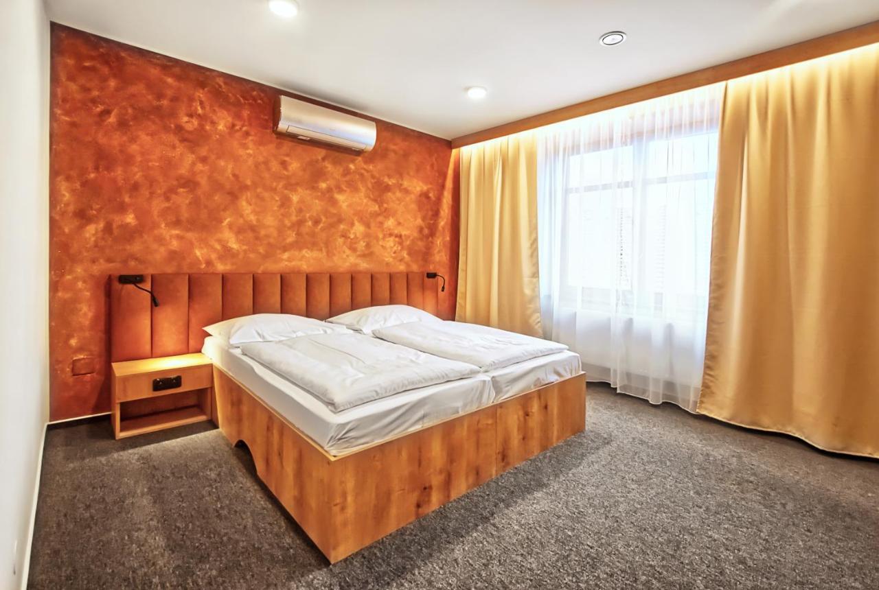 Restaurace A Penzion Praha Dolní Dunajovice Εξωτερικό φωτογραφία