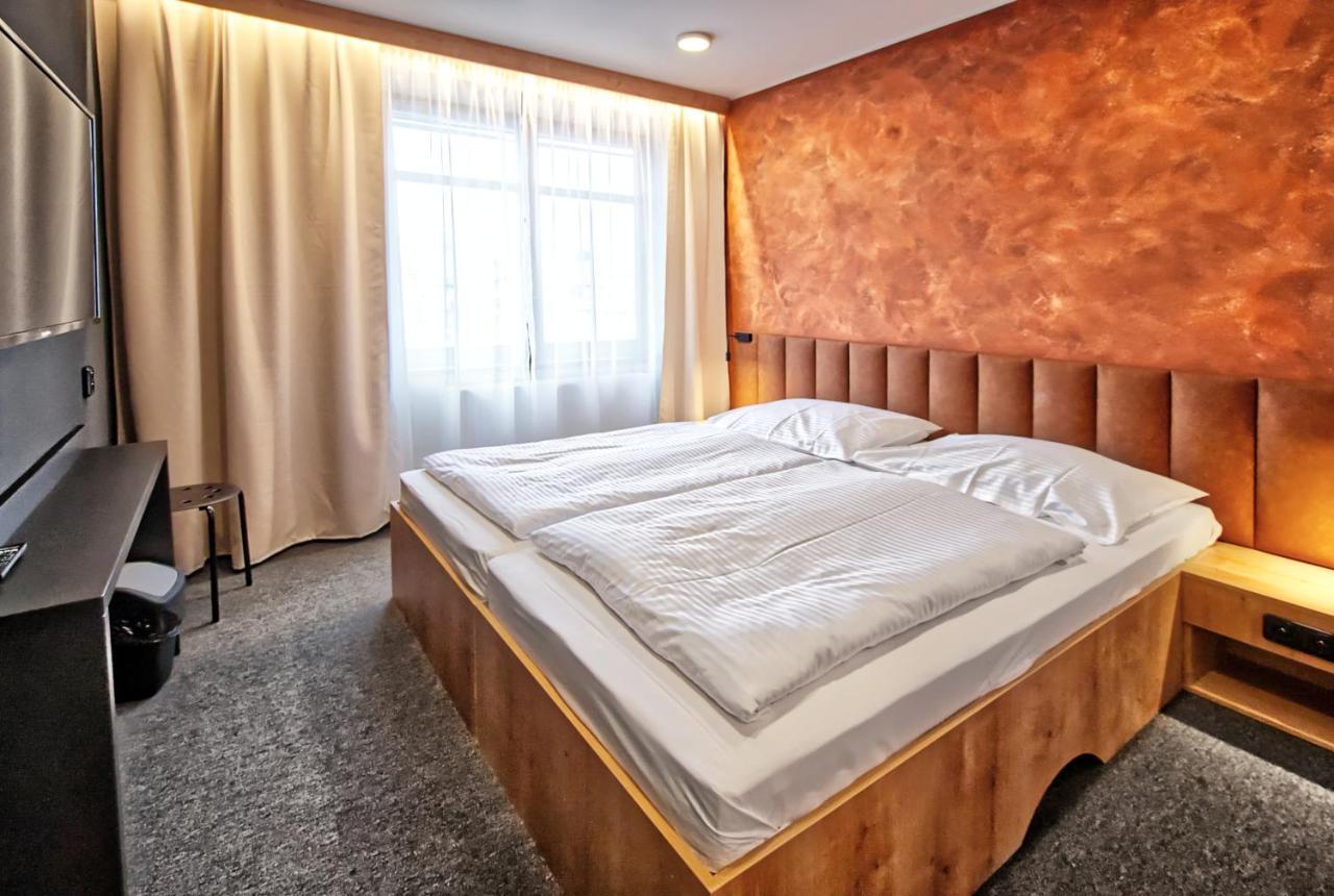 Restaurace A Penzion Praha Dolní Dunajovice Εξωτερικό φωτογραφία