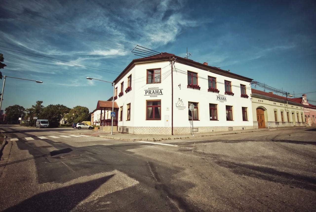Restaurace A Penzion Praha Dolní Dunajovice Εξωτερικό φωτογραφία