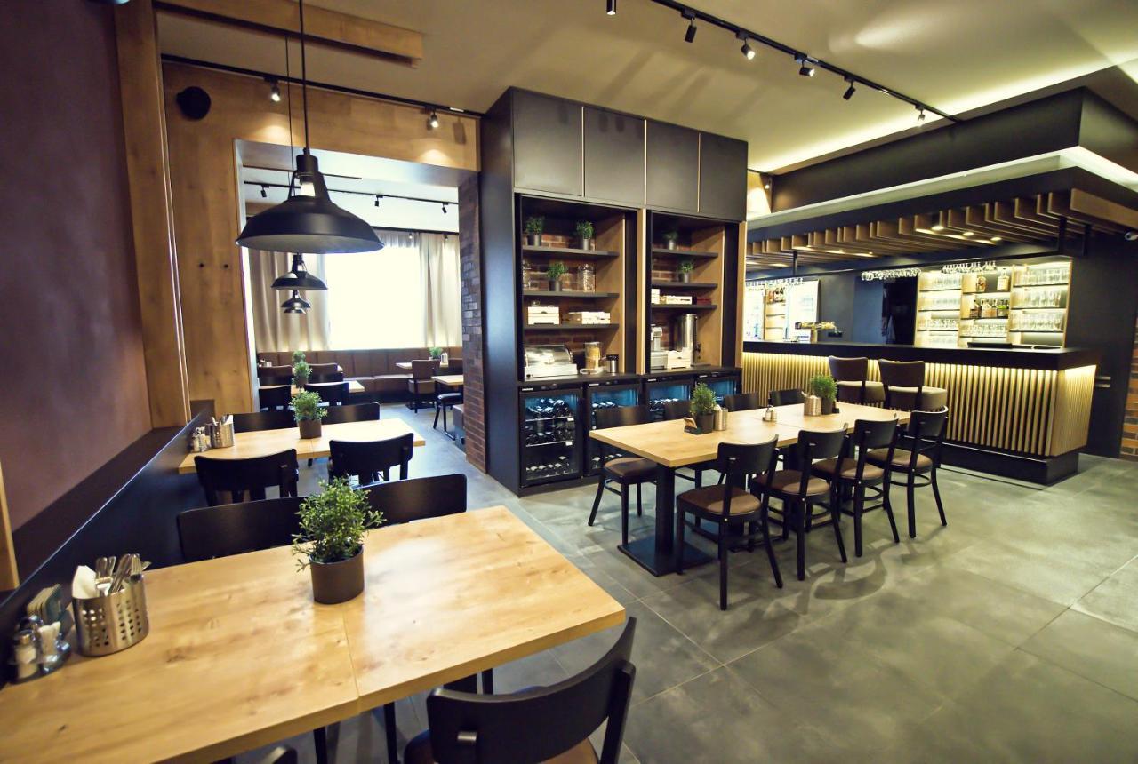 Restaurace A Penzion Praha Dolní Dunajovice Εξωτερικό φωτογραφία